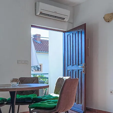 1 Bedroom In * Gornji Karin