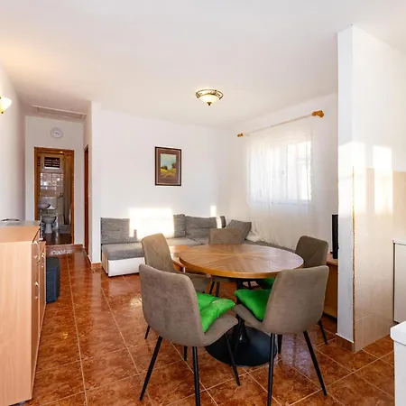 1 Bedroom In Gornji Karin